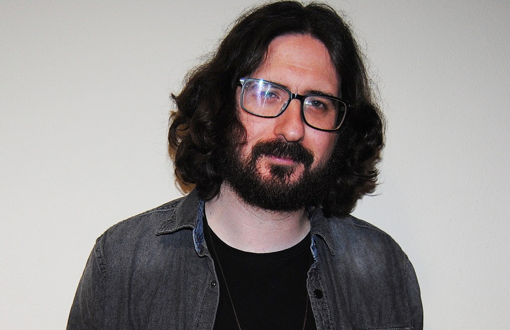 CRÍTICA LITERARIA: «Árbol axial o la dialéctica del frío» de Román López-Cabrera, por Anna&nbsp;Rossell