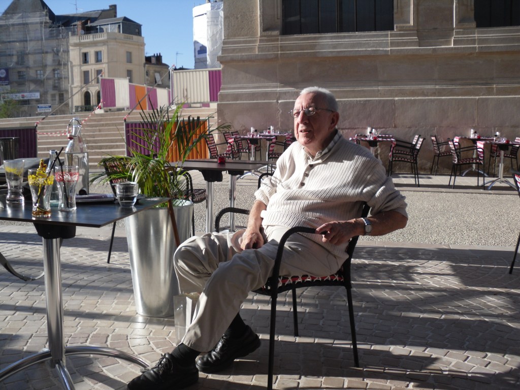 Recordando al escritor argentino Jorge Ariel Madrazo (1931 – 2016, entrevistada por Rolando&nbsp;Revagliatti